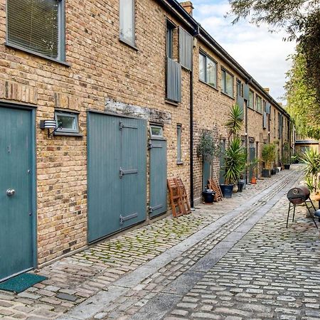 Stunning Award Winning Barn Conversion- 2 Bedroom London Exterior photo