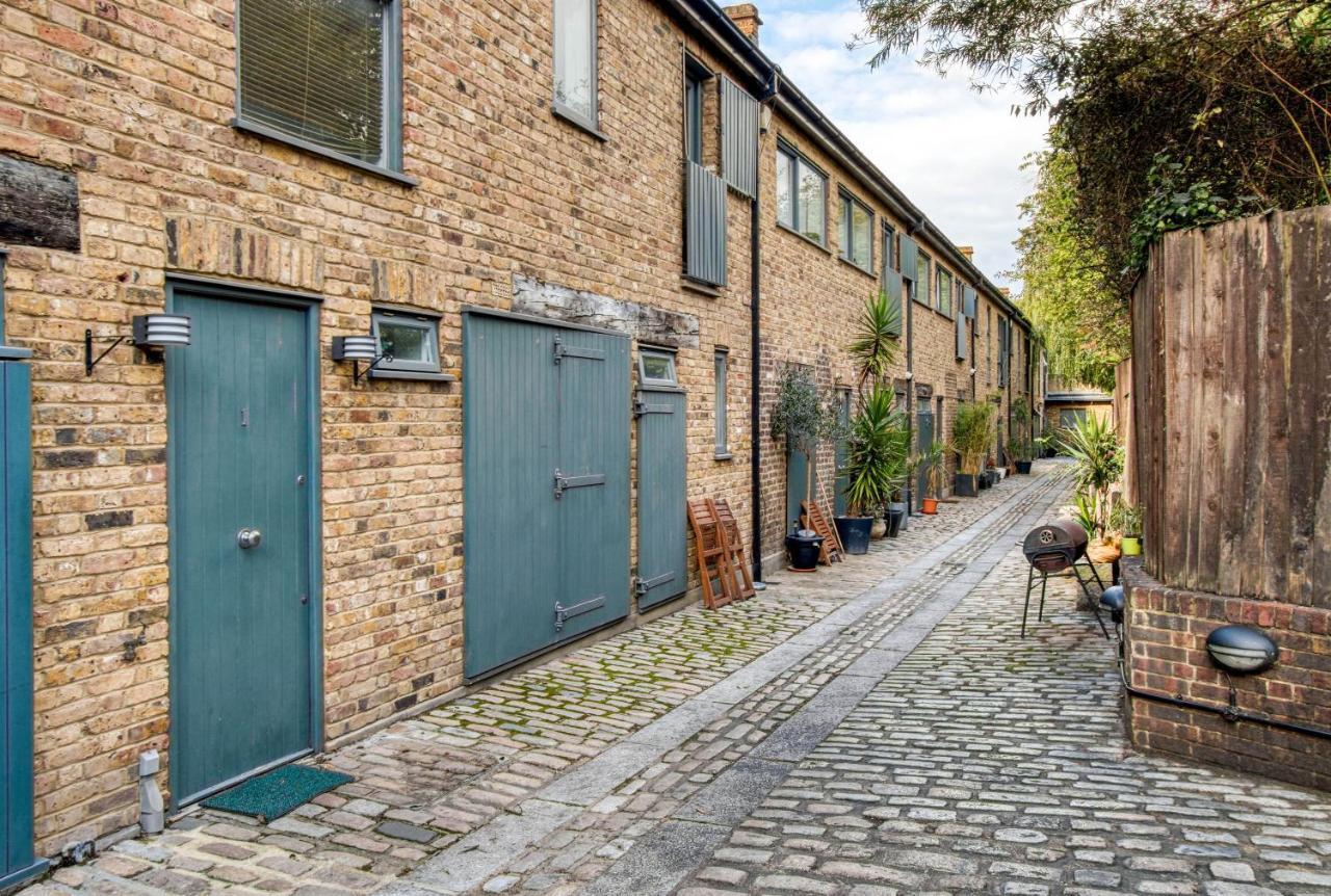 Stunning Award Winning Barn Conversion- 2 Bedroom London Exterior photo